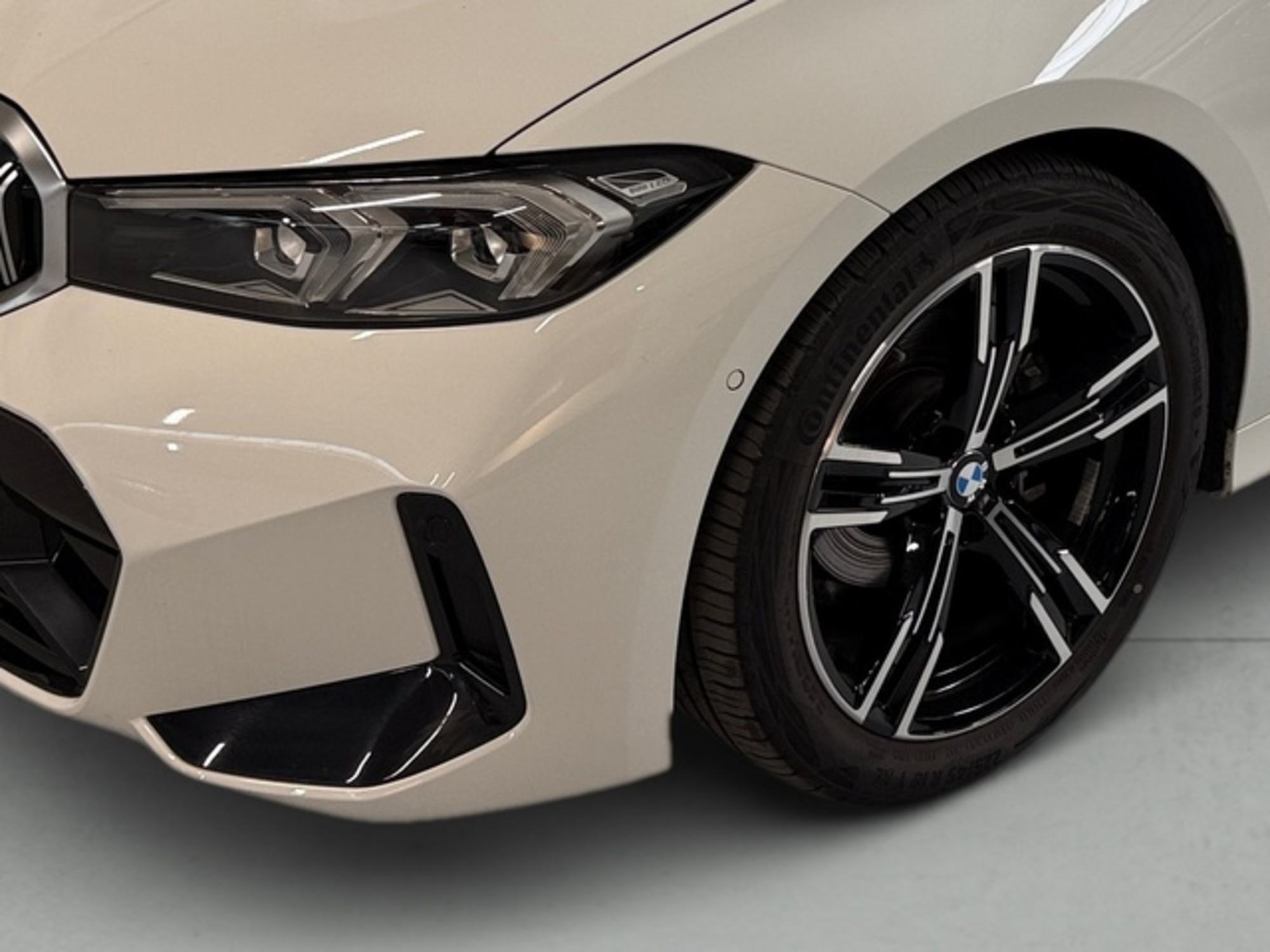 Renting BMW Serie 3 318d Touring 110 kW (150 CV) 6 3