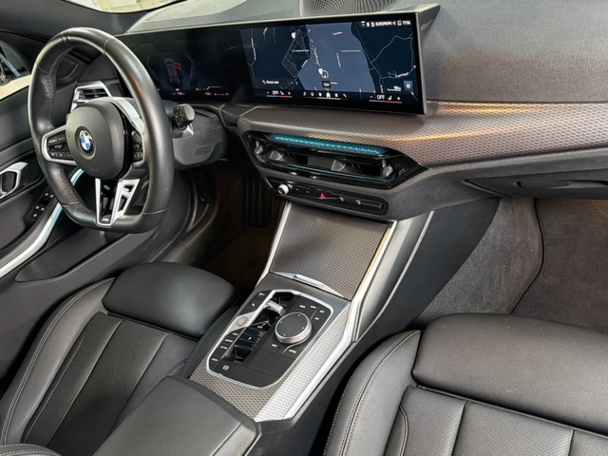 Renting BMW Serie 3 318d Touring 110 kW (150 CV) 6 4