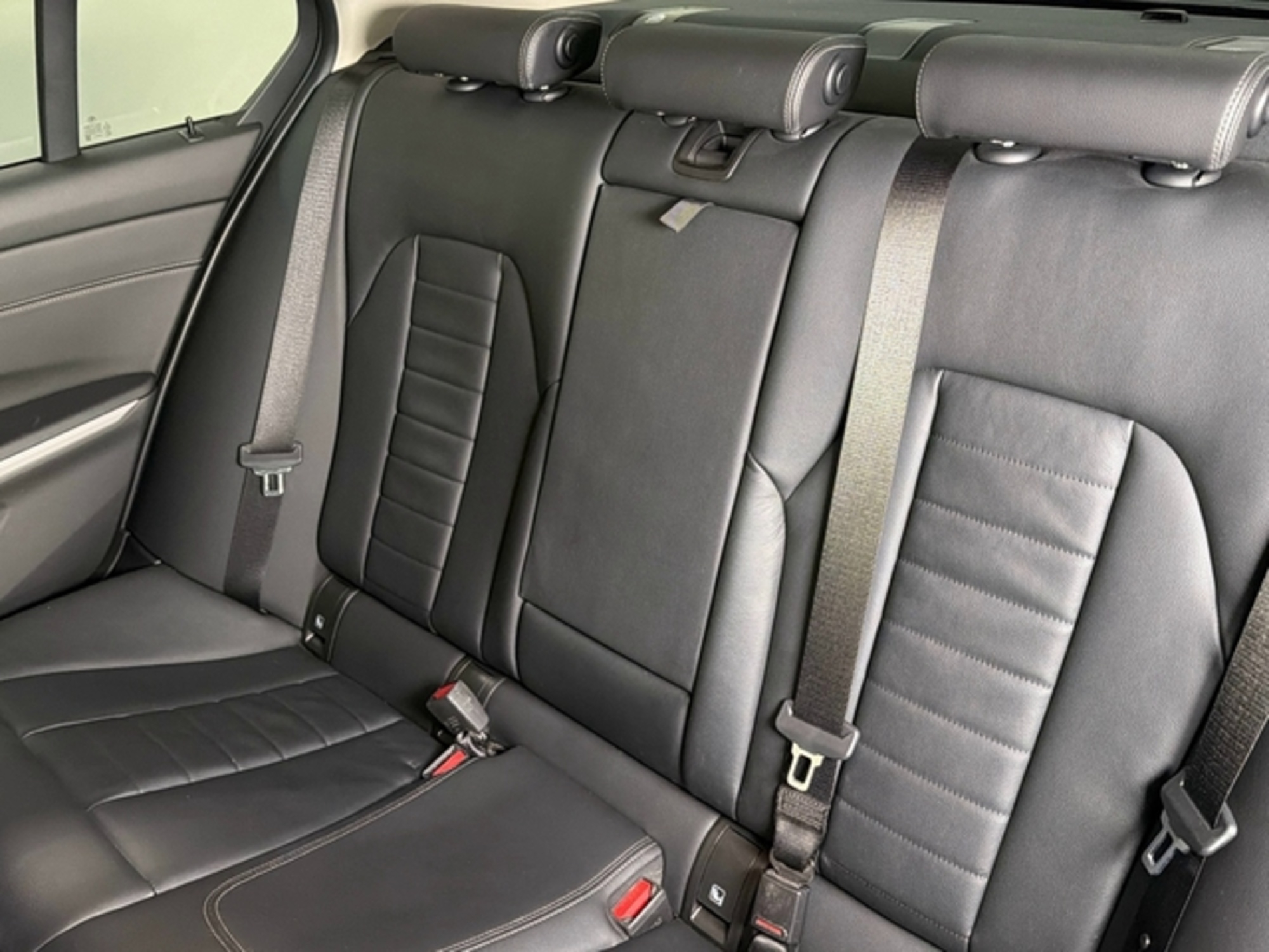 Renting BMW Serie 3 320d 140 kW (190 CV) 1 2