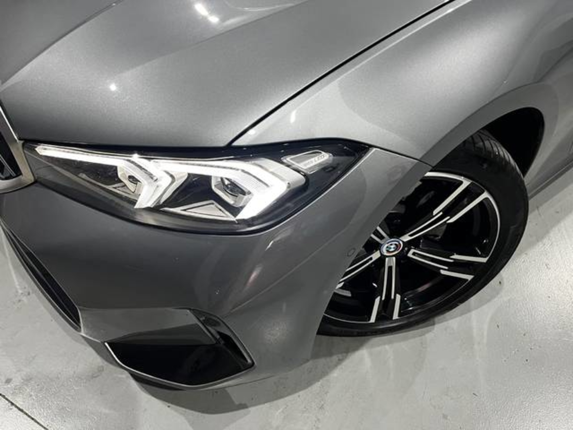 Renting BMW Serie 3 320d 140 kW (190 CV) 1