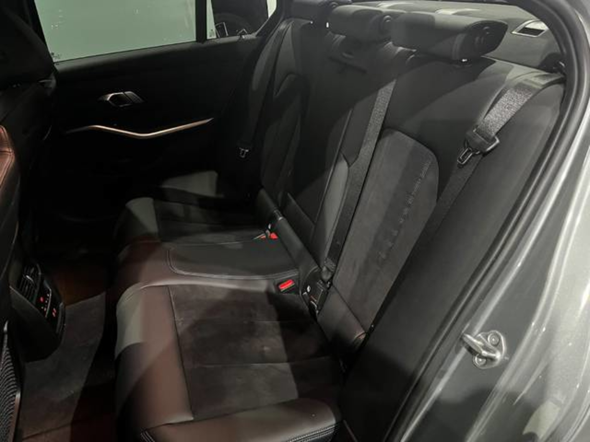 Renting BMW Serie 3 320d 140 kW (190 CV) 1