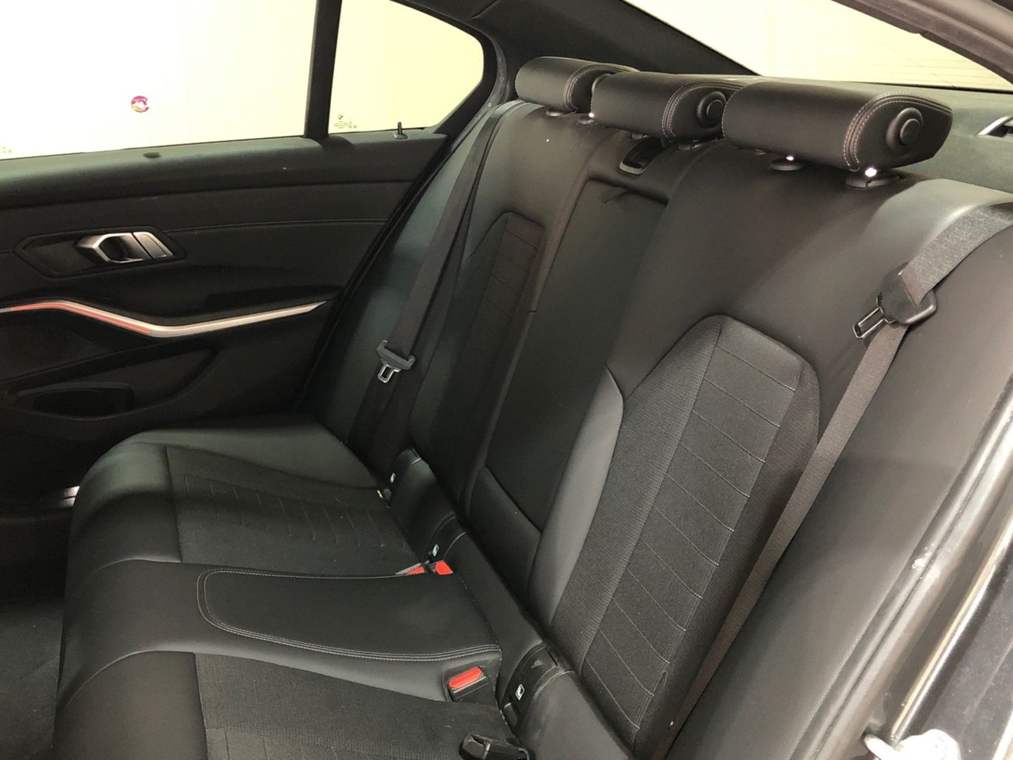 Renting BMW Serie 3 320d 140 kW (190 CV) 1 1