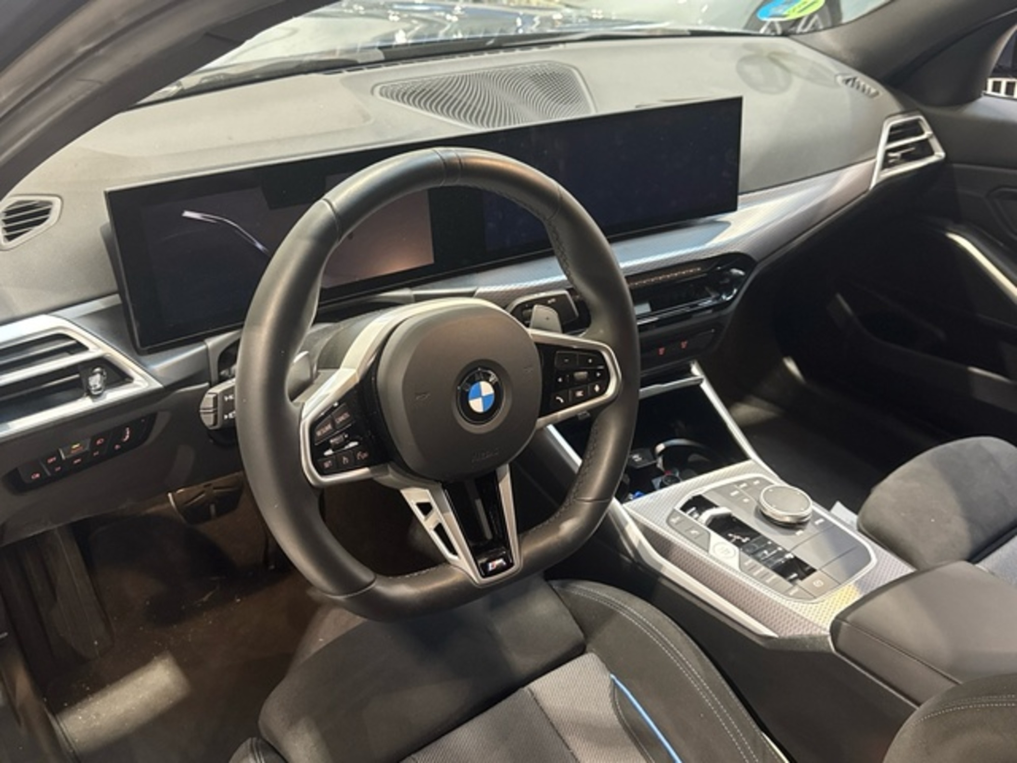 Renting BMW Serie 3 320d 140 kW (190 CV) 2 2
