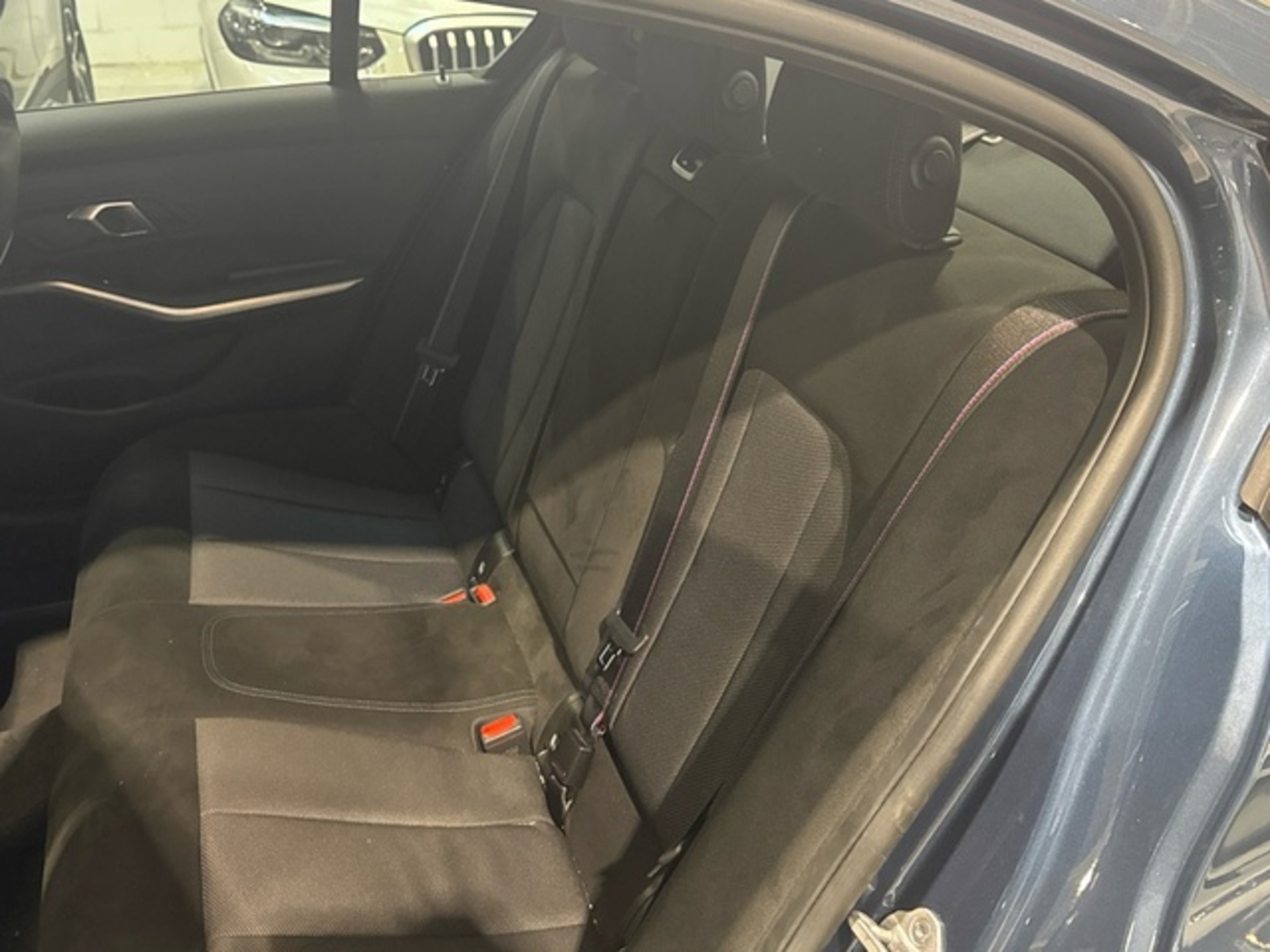 Renting BMW Serie 3 320d 140 kW (190 CV) 2 2