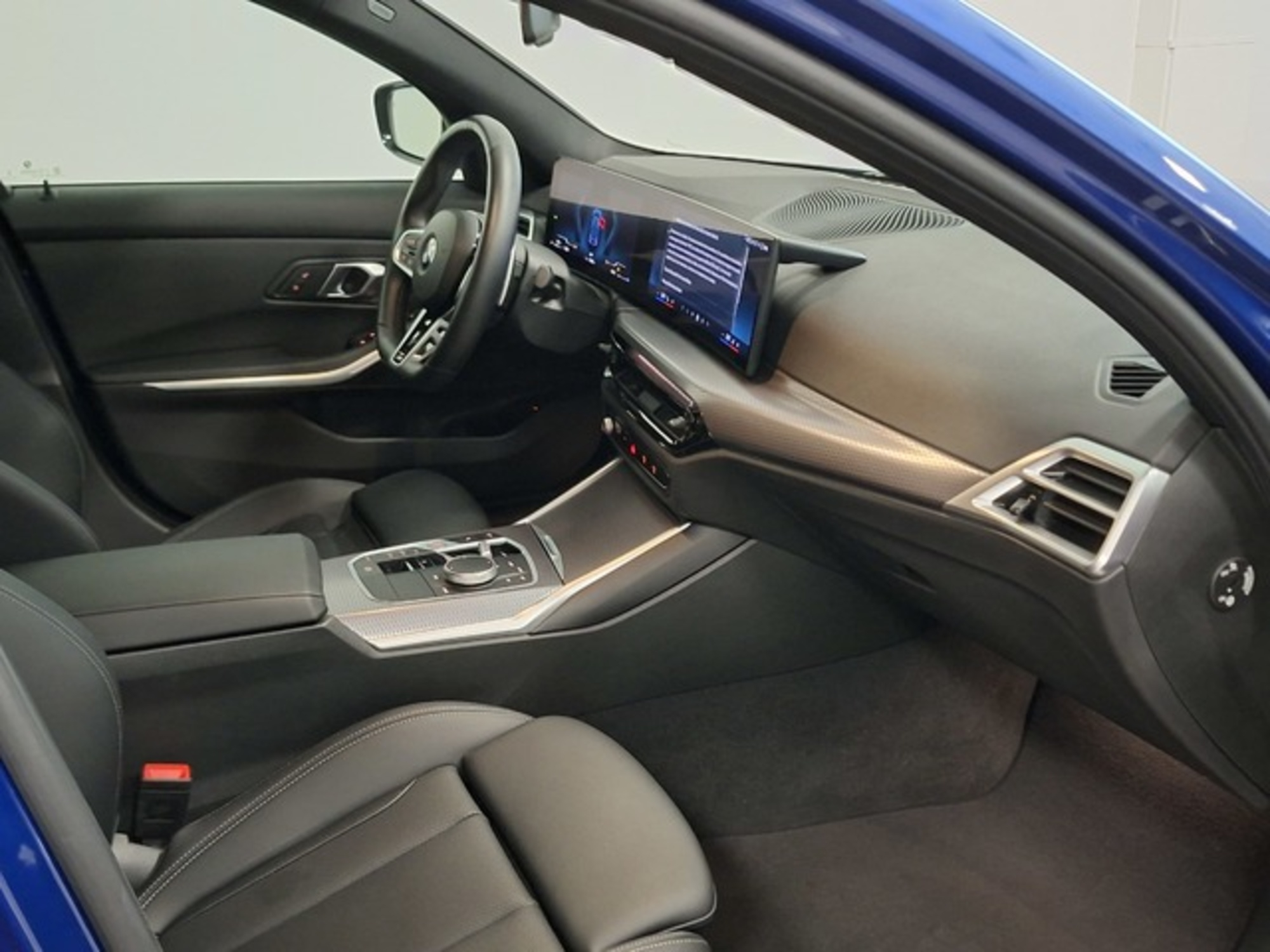 Renting BMW Serie 3 320d 140 kW (190 CV) 5 1