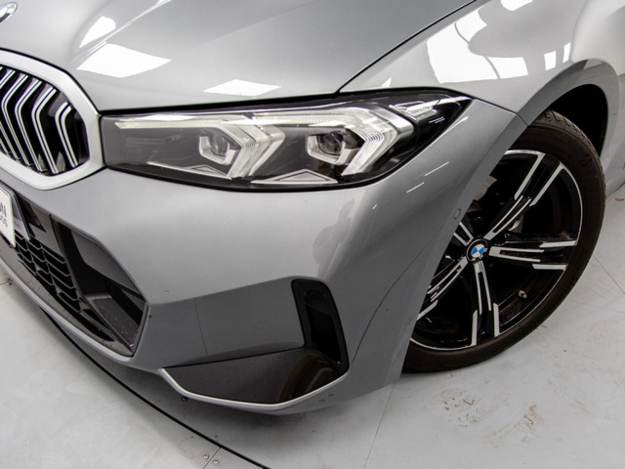 Renting BMW Serie 3 320d 140 kW (190 CV) 5 3