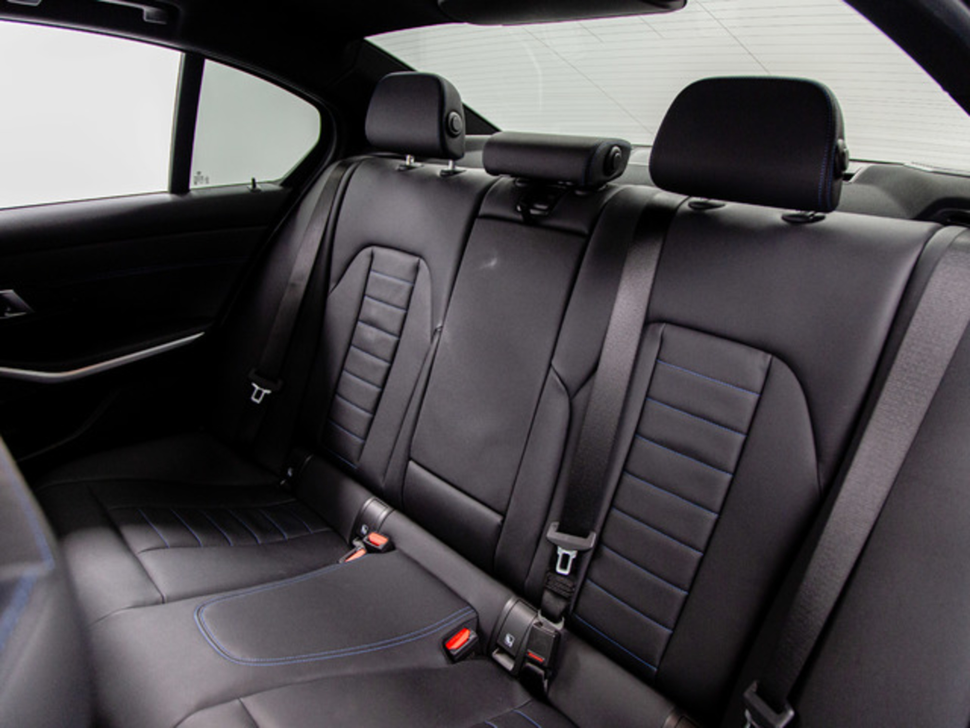 Renting BMW Serie 3 320d 140 kW (190 CV) 5 3