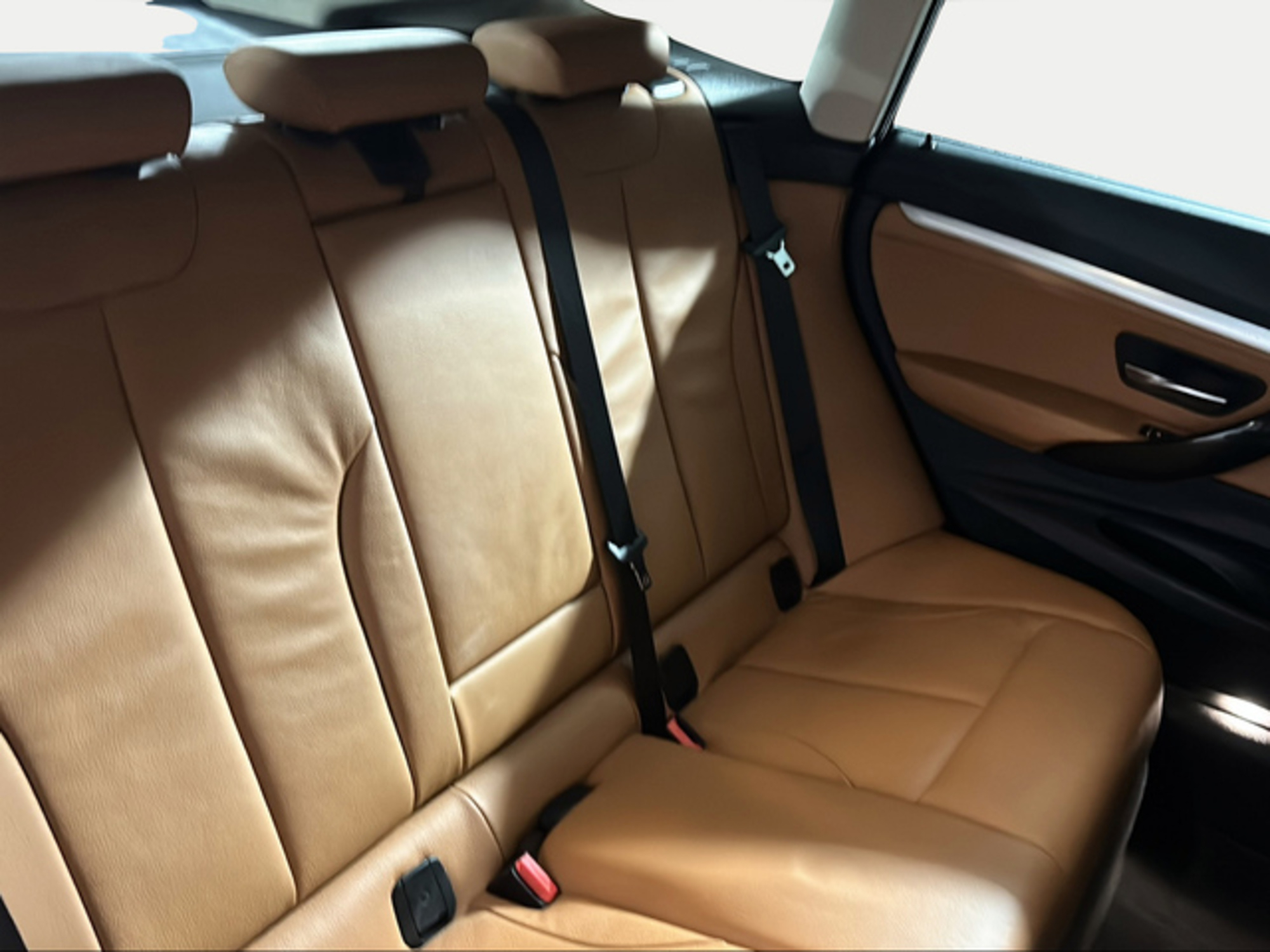Renting BMW Serie 3 320d Gran Turismo 140 kW (190 CV)