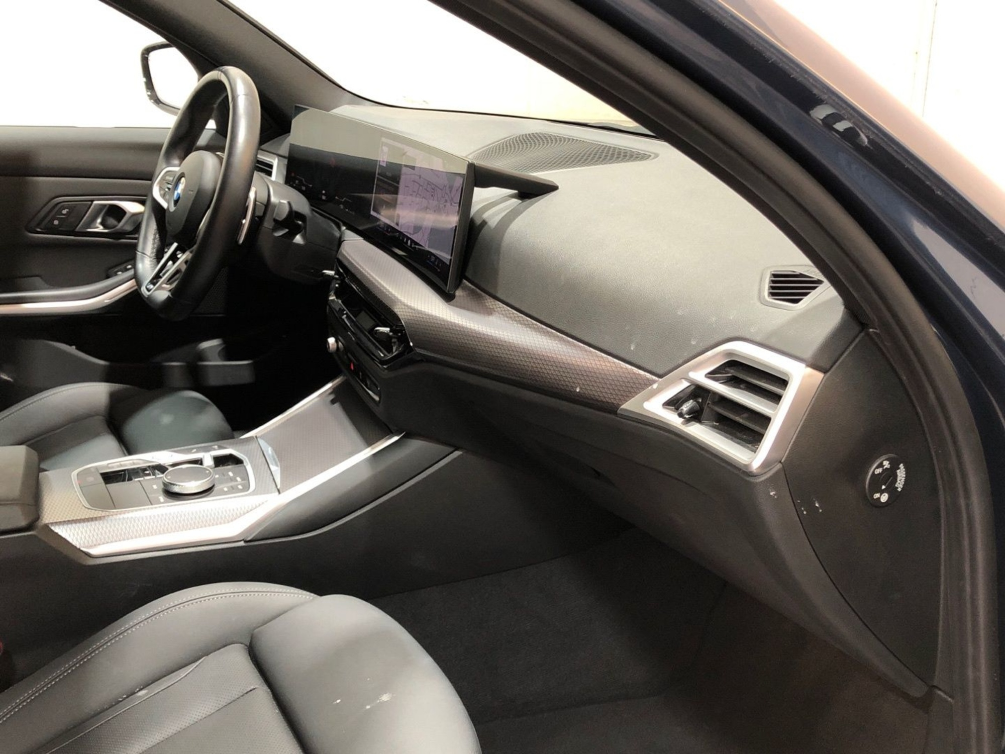 Renting BMW Serie 3 320d Touring 140 kW (190 CV) 1 5