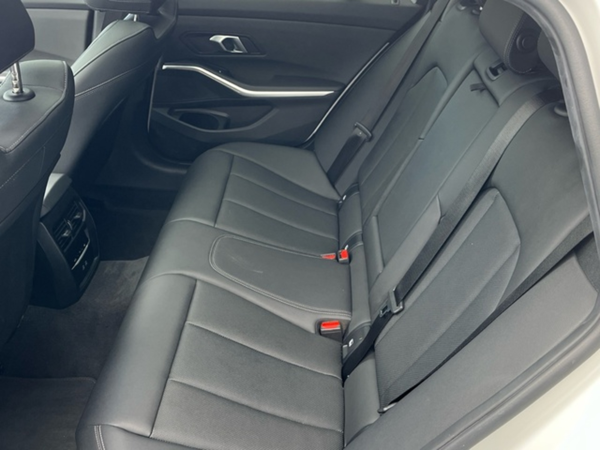 Renting BMW Serie 3 320d Touring 140 kW (190 CV) 1 6