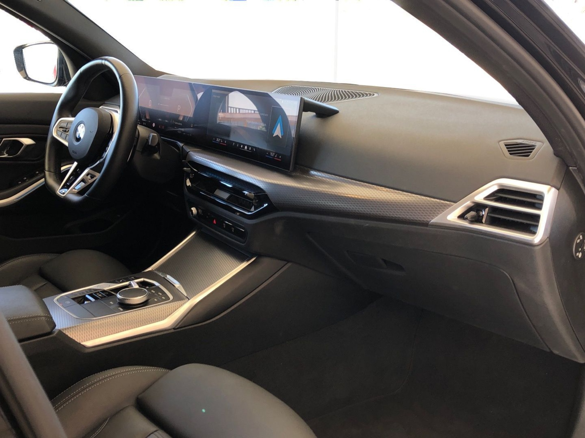 Renting BMW Serie 3 320d Touring 140 kW (190 CV) 1 7