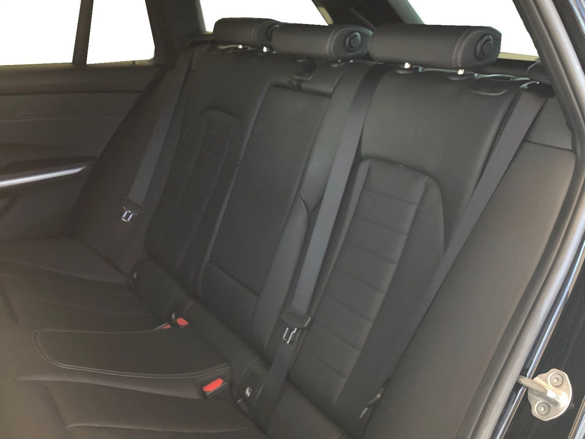 Renting BMW Serie 3 320d Touring 140 kW (190 CV) 1 7