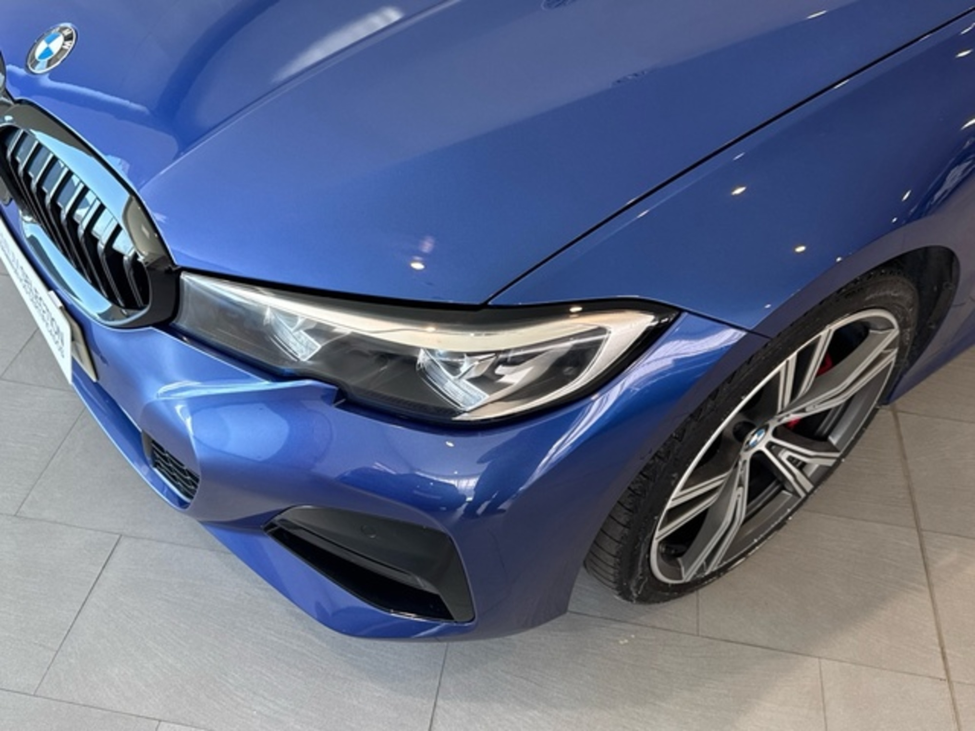 Renting BMW Serie 3 320d Touring 140 kW (190 CV) 1 4