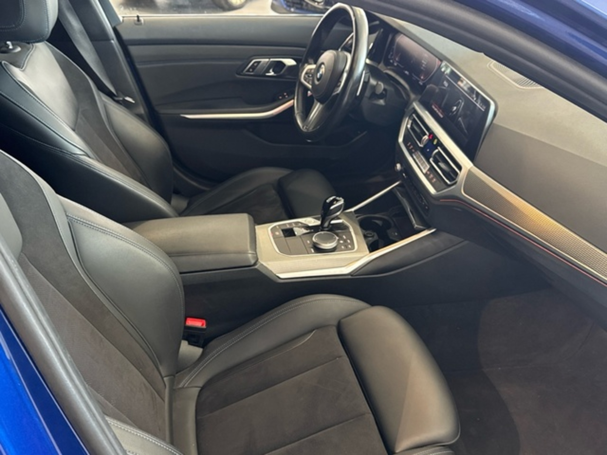 Renting BMW Serie 3 320d Touring 140 kW (190 CV) 1 4