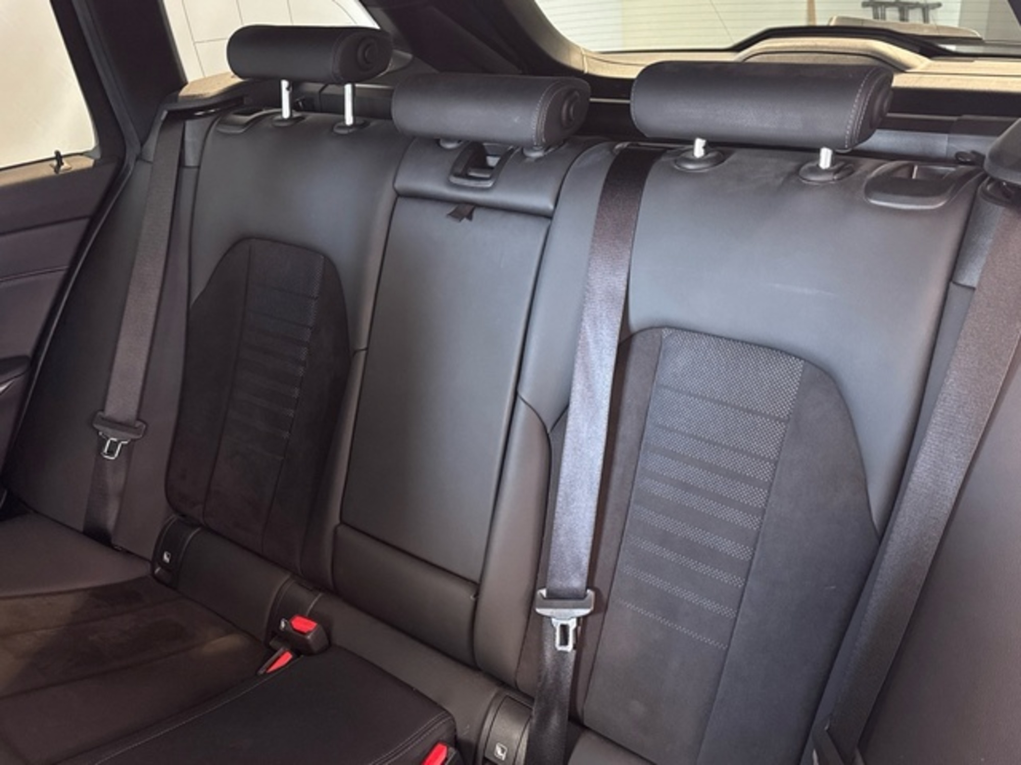 Renting BMW Serie 3 320d Touring 140 kW (190 CV) 1 4