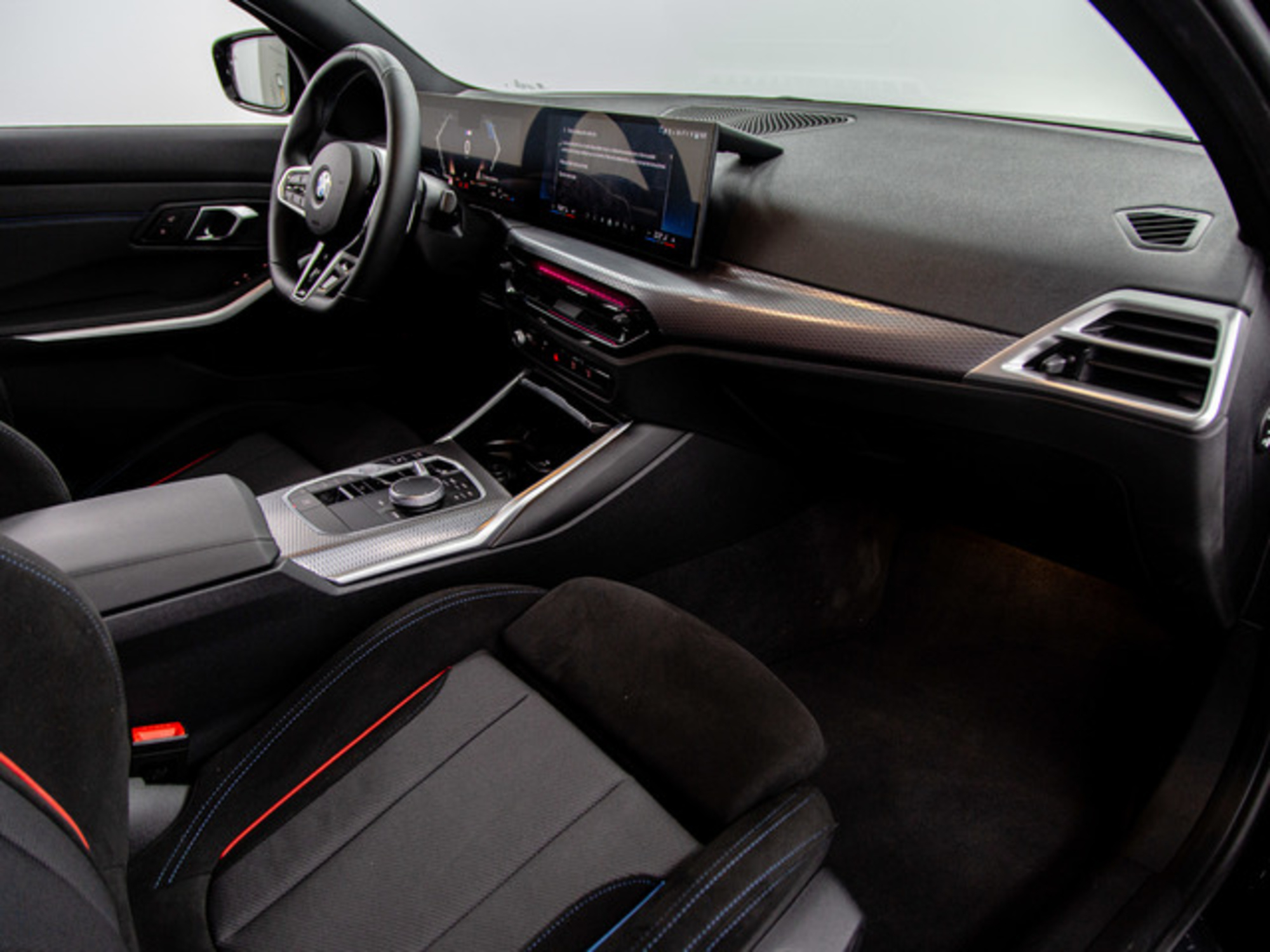 Renting BMW Serie 3 320d Touring 140 kW (190 CV) 2