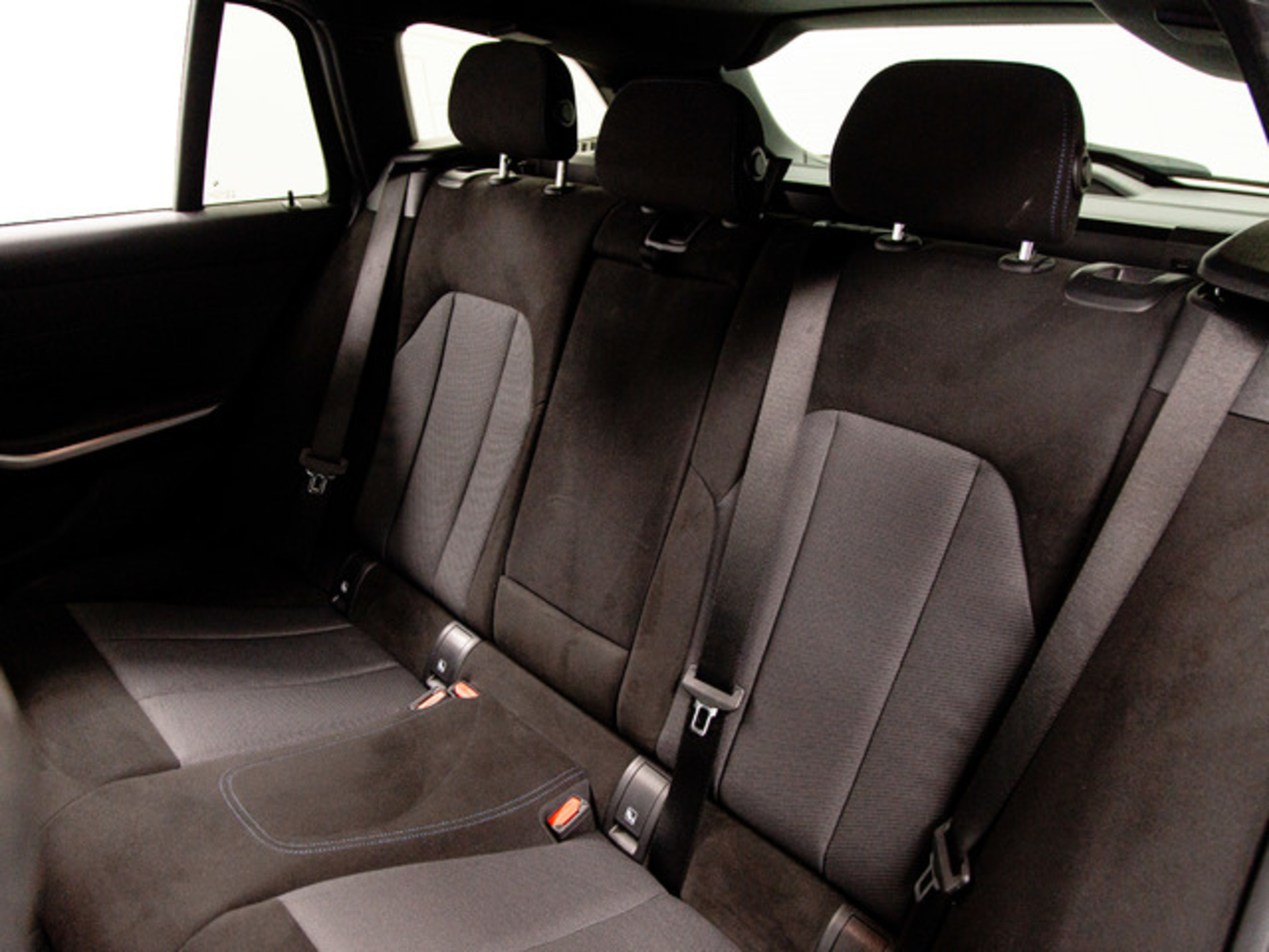 Renting BMW Serie 3 320d Touring 140 kW (190 CV) 2