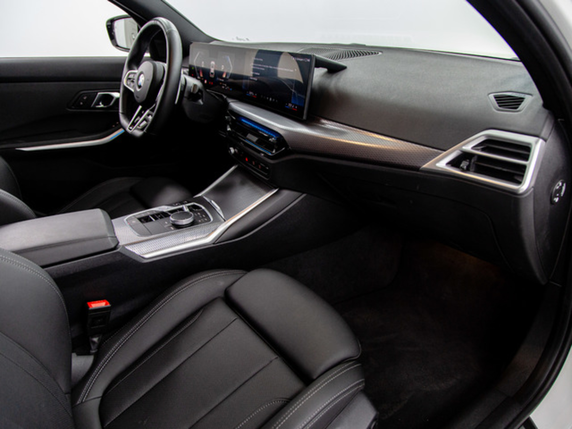 Renting BMW Serie 3 320d Touring 140 kW (190 CV) 2 1