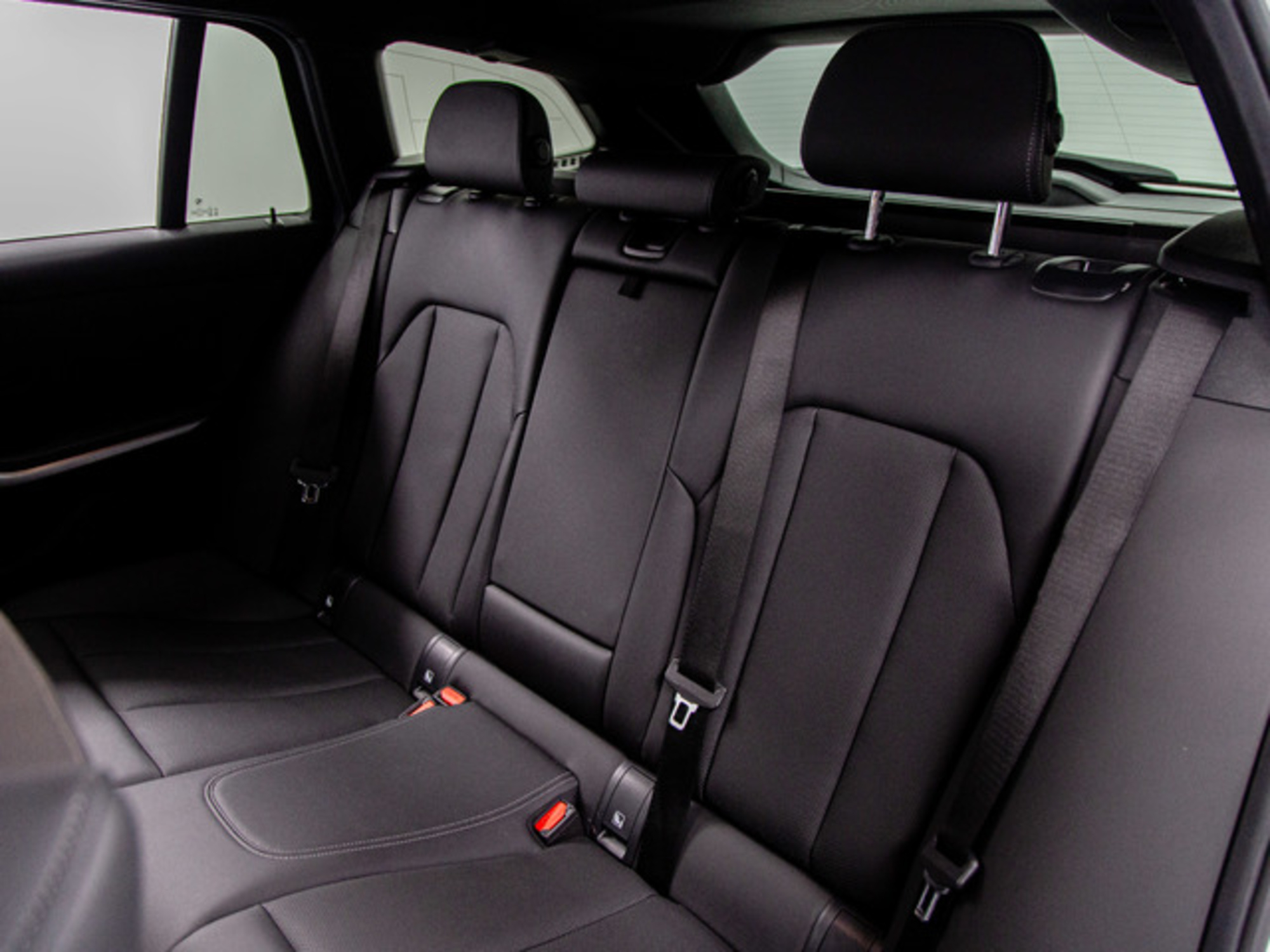 Renting BMW Serie 3 320d Touring 140 kW (190 CV) 2 1