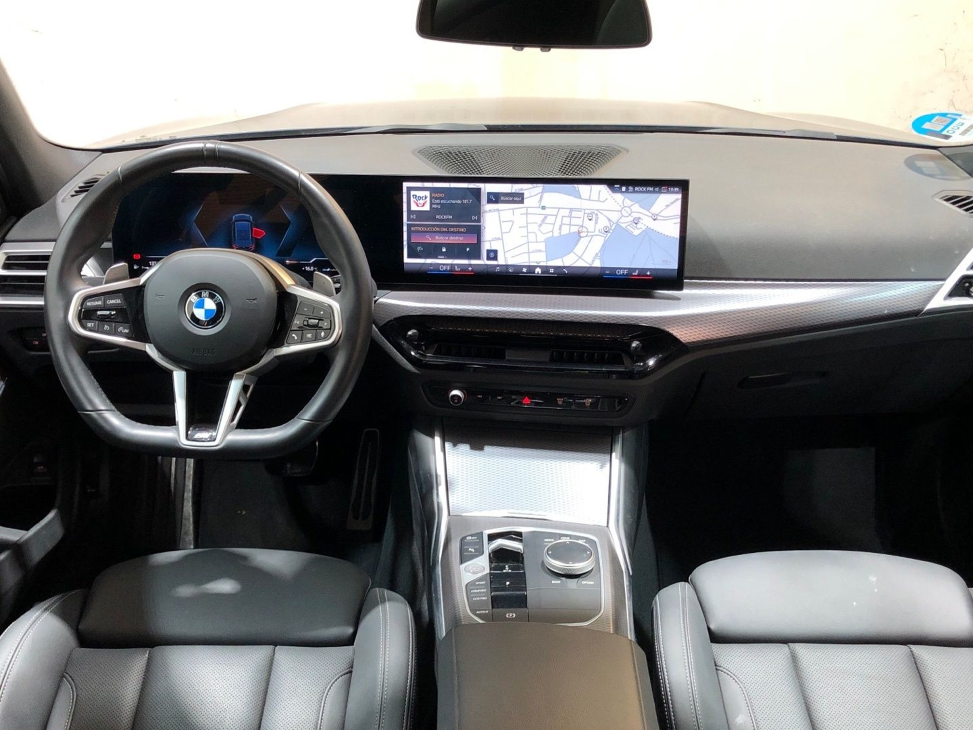 Renting BMW Serie 3 320d Touring 140 kW (190 CV) 2 3