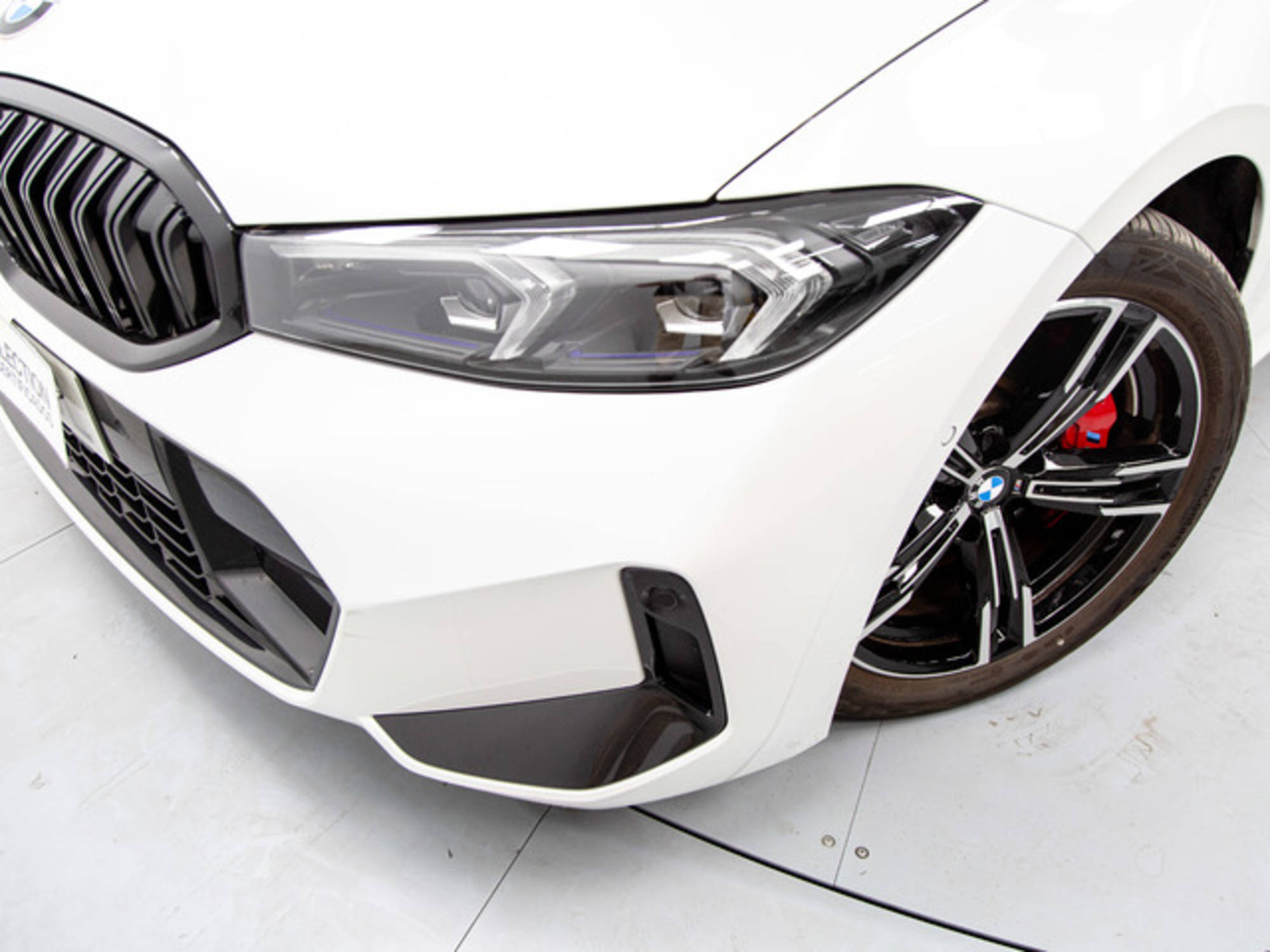 Renting BMW Serie 3 320d xDrive Touring 140 kW (190 CV)