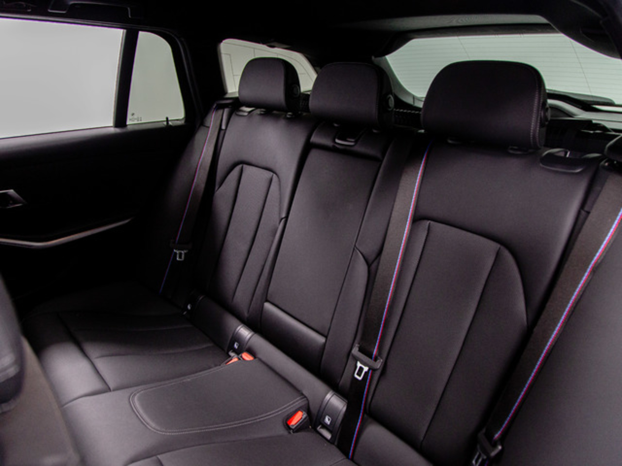Renting BMW Serie 3 320d xDrive Touring 140 kW (190 CV)