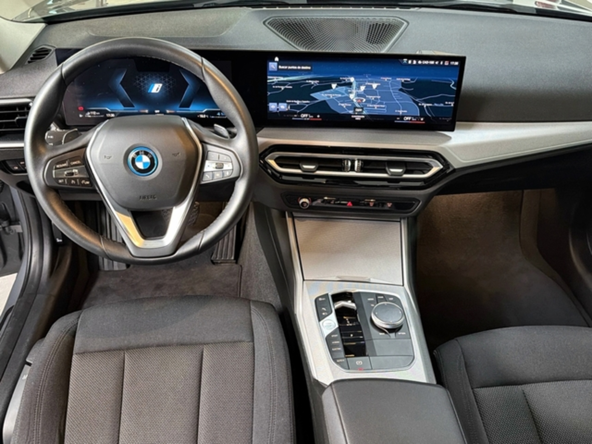 Renting BMW Serie 3 320e 150 kW (204 CV)