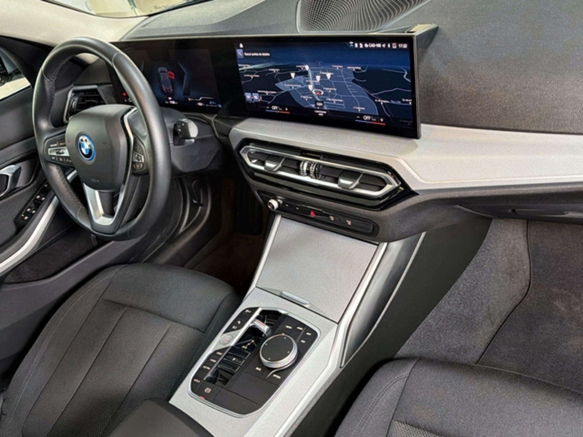 Renting BMW Serie 3 320e 150 kW (204 CV)