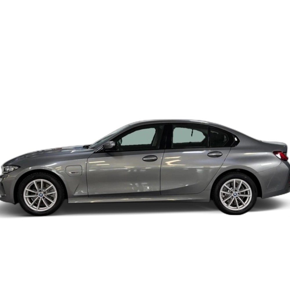 Renting BMW Serie 3 320e 150 kW (204 CV)