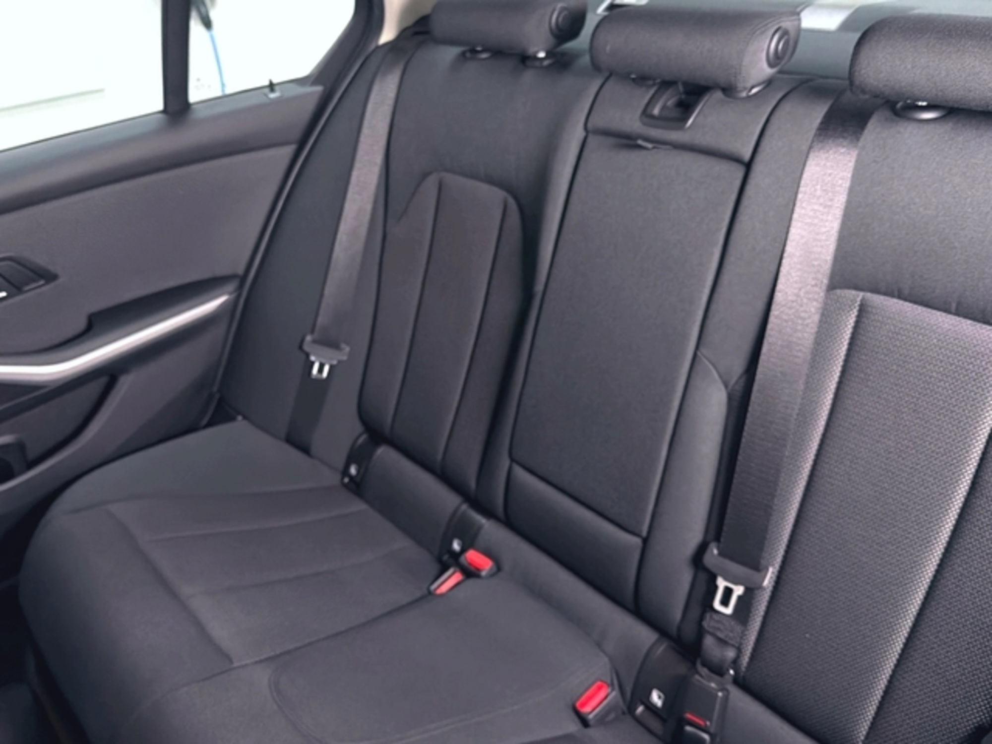 Renting BMW Serie 3 320e 150 kW (204 CV)
