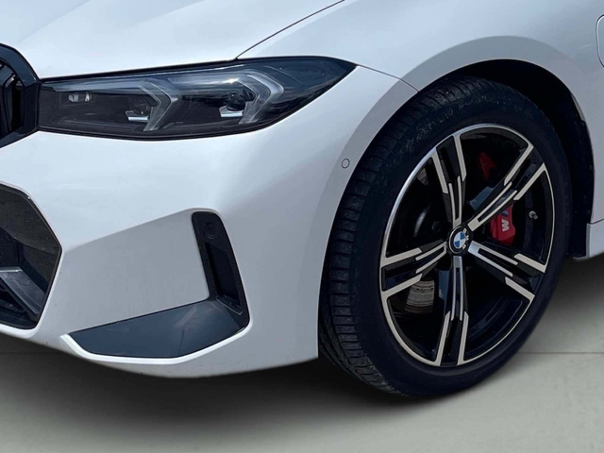 Renting BMW Serie 3 330e 215 kW (292 CV) 2 5
