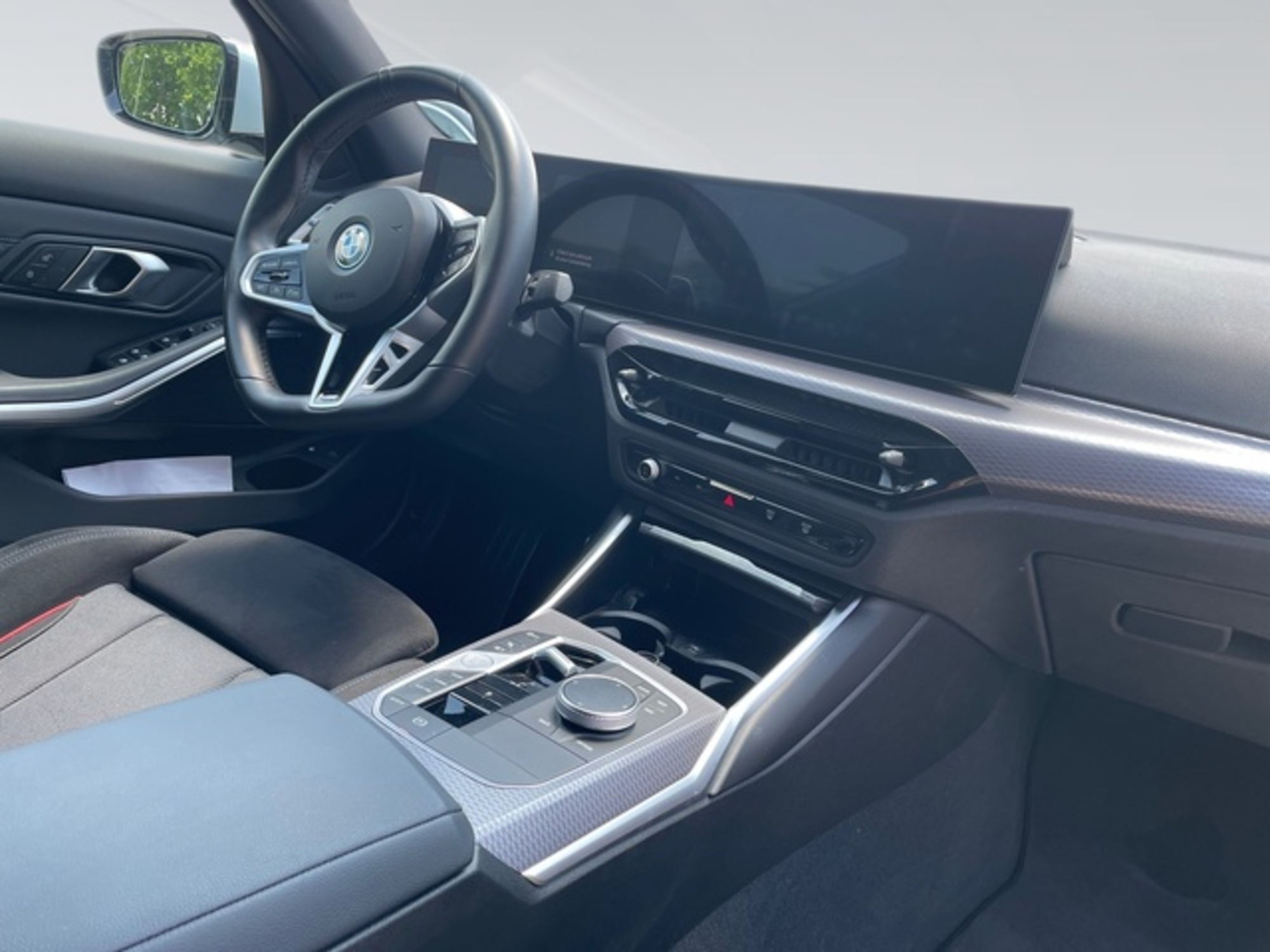 Renting BMW Serie 3 330e 215 kW (292 CV) 2 5