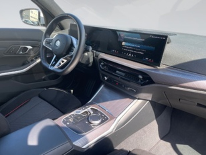 Renting BMW Serie 3 330e xDrive Touring 215 kW (292 CV) 2 5