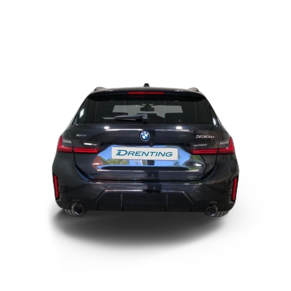 Renting BMW Serie 3 330e xDrive Touring 215 kW (292 CV) 2 9