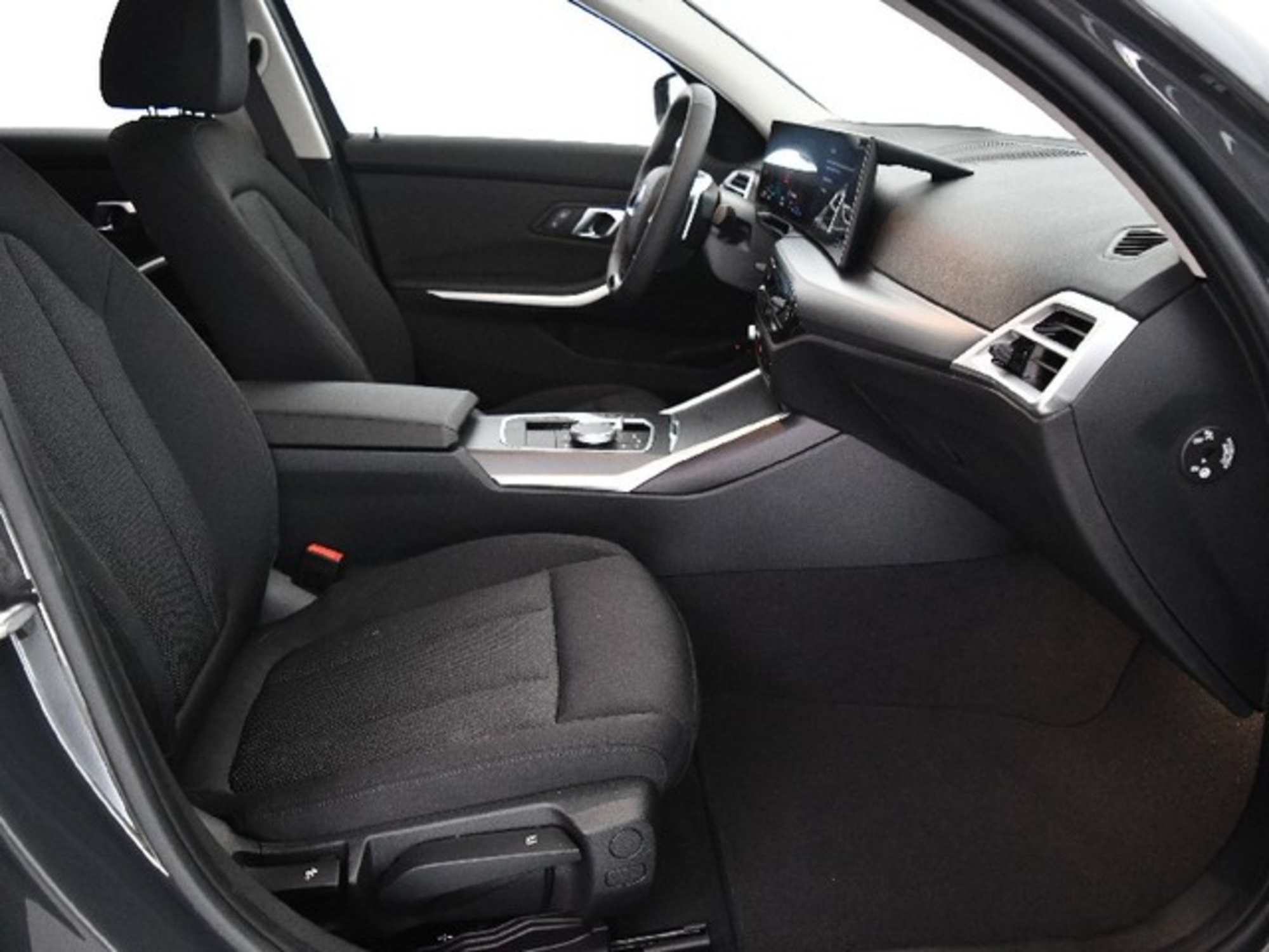 Renting BMW Serie 3 330e xDrive Touring 215 kW (292 CV) 2 10