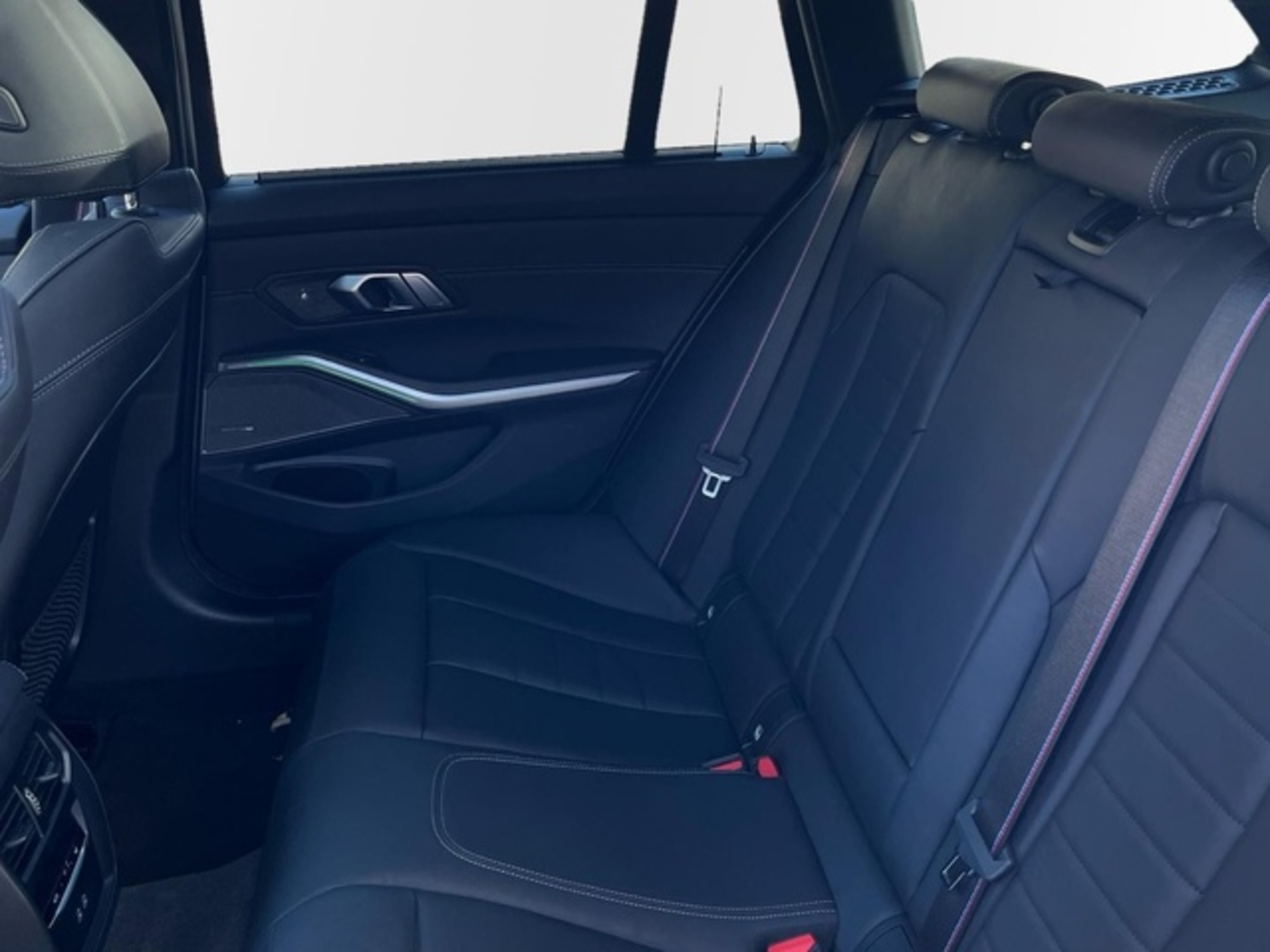 Renting BMW Serie 3 M340i xDrive Touring 275 kW (374 CV) 1