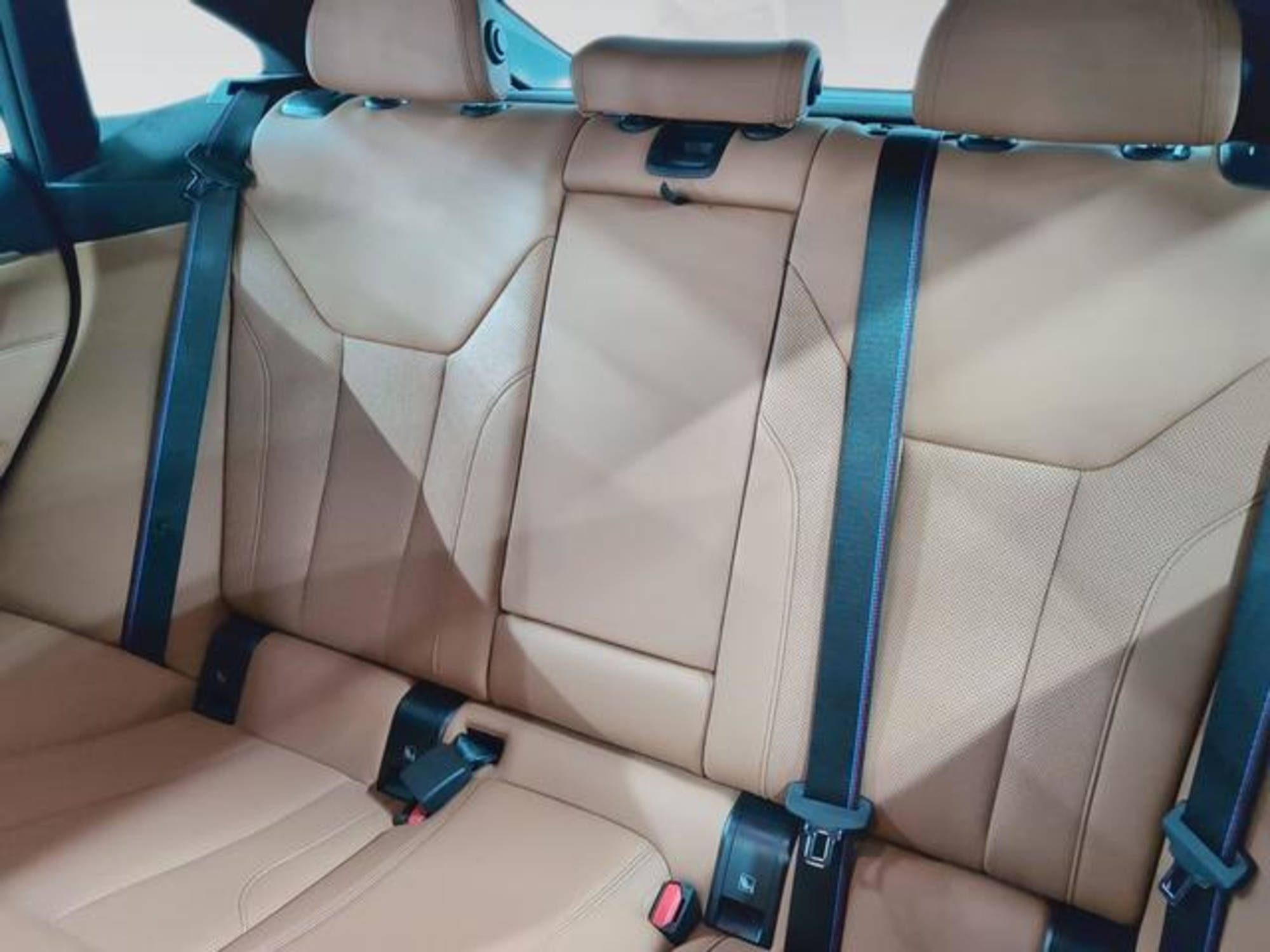 Renting BMW Serie 4 420d Gran Coupe 140 kW (190 CV) 2 9
