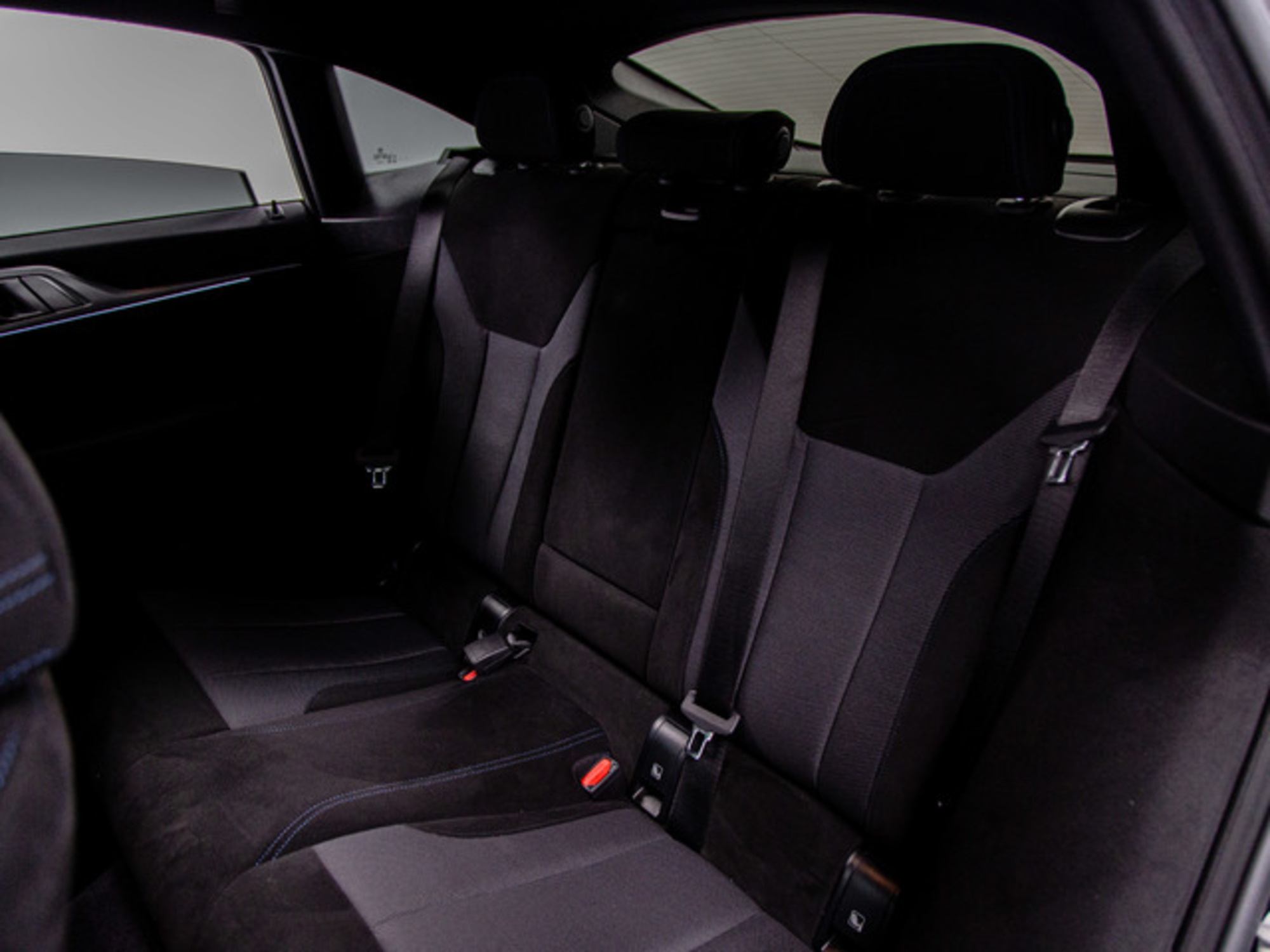 Renting BMW Serie 4 420d Gran Coupe 140 kW (190 CV) 2 1