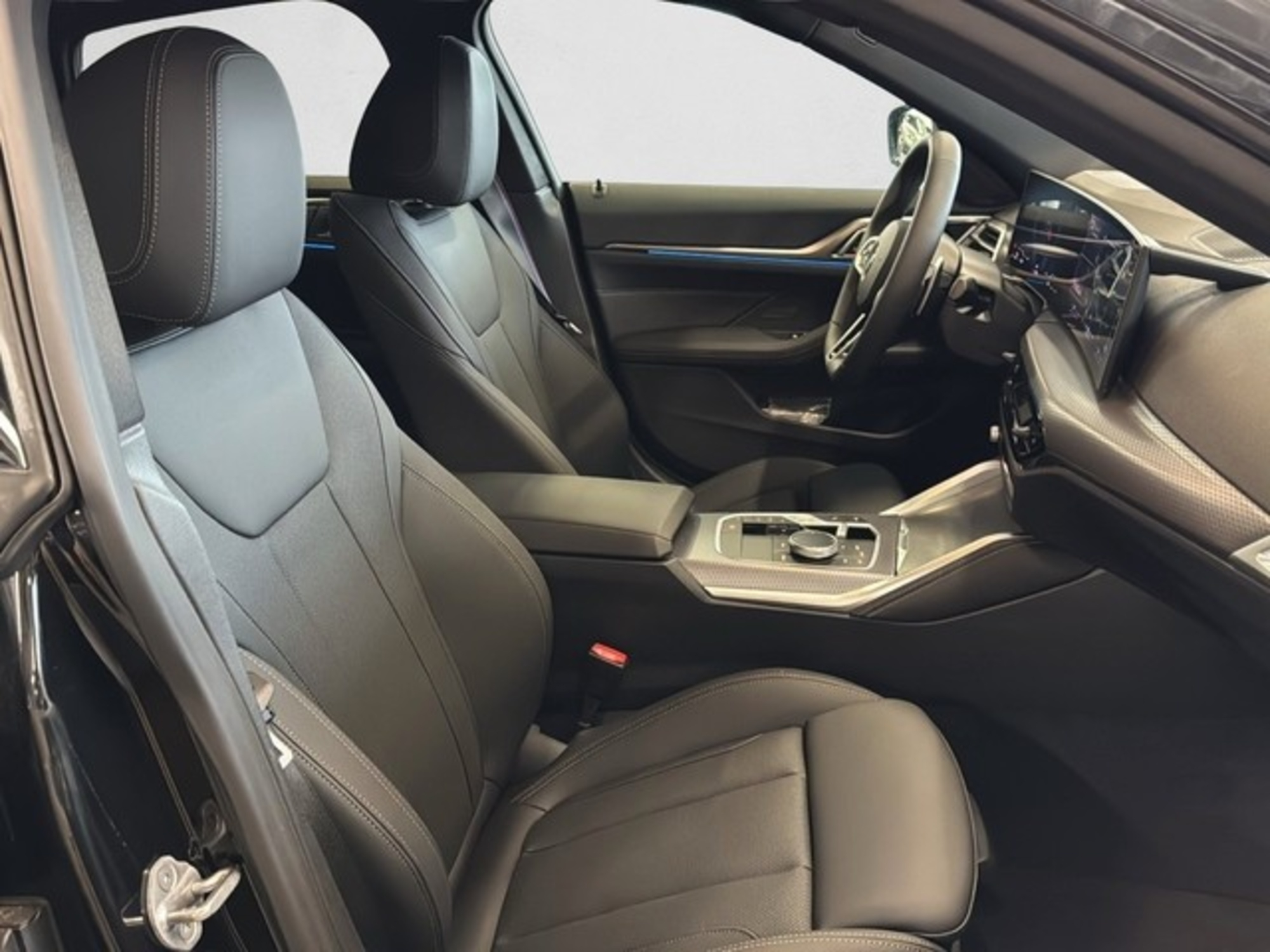 Renting BMW Serie 4 420d Gran Coupe 140 kW (190 CV) 2 17