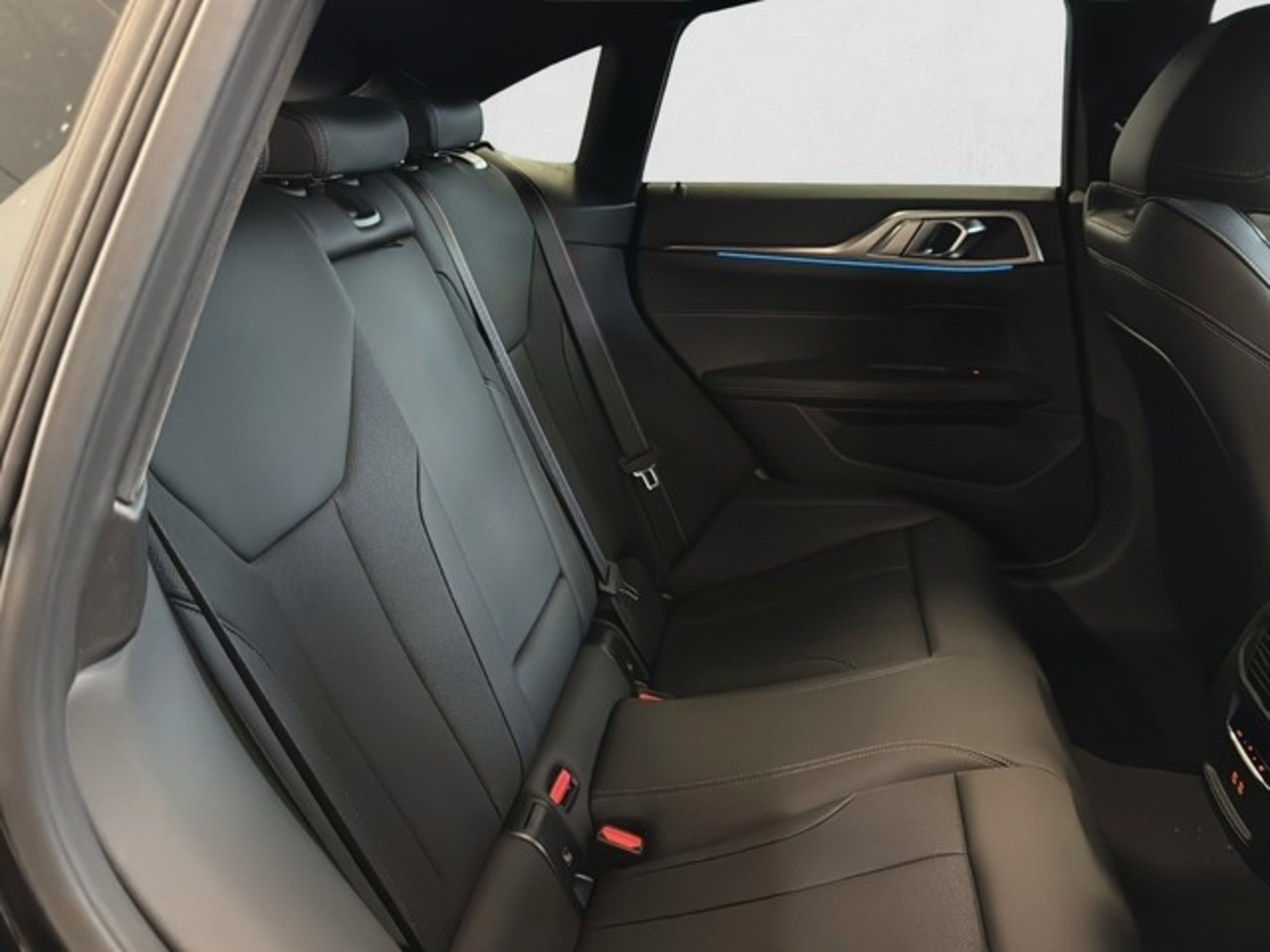 Renting BMW Serie 4 420d Gran Coupe 140 kW (190 CV) 2 17