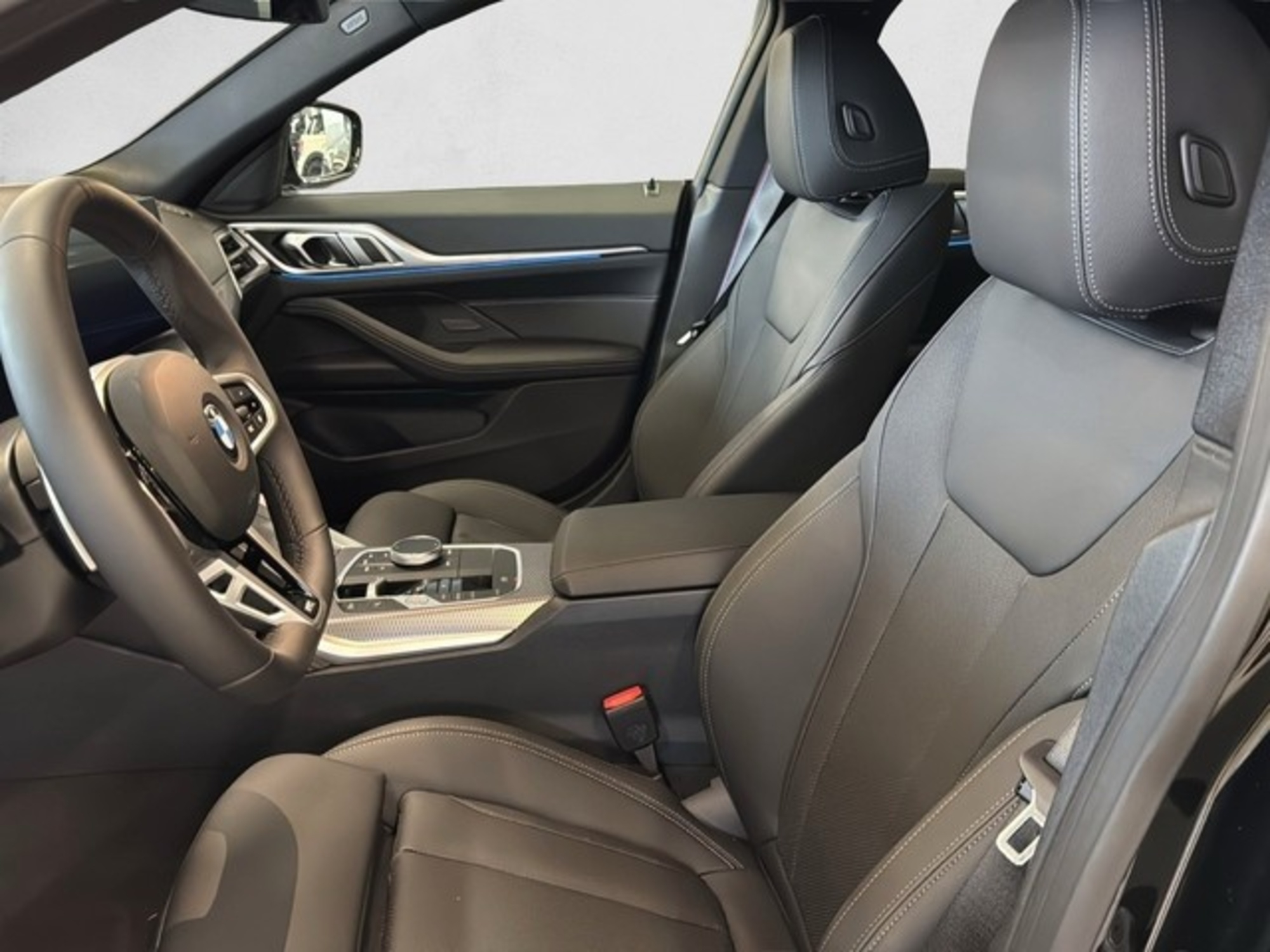 Renting BMW Serie 4 420d Gran Coupe 140 kW (190 CV) 2 17