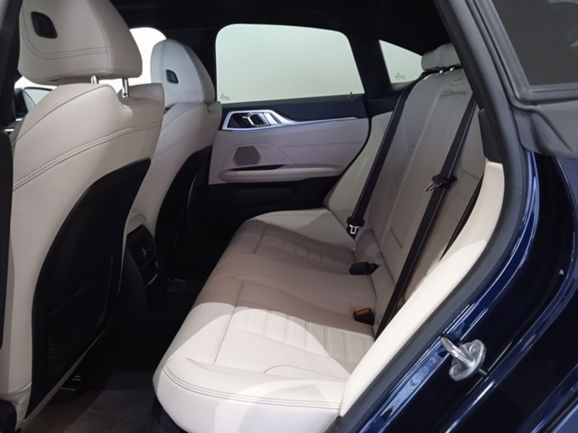 Renting BMW Serie 4 420d Gran Coupe 140 kW (190 CV) 3 9
