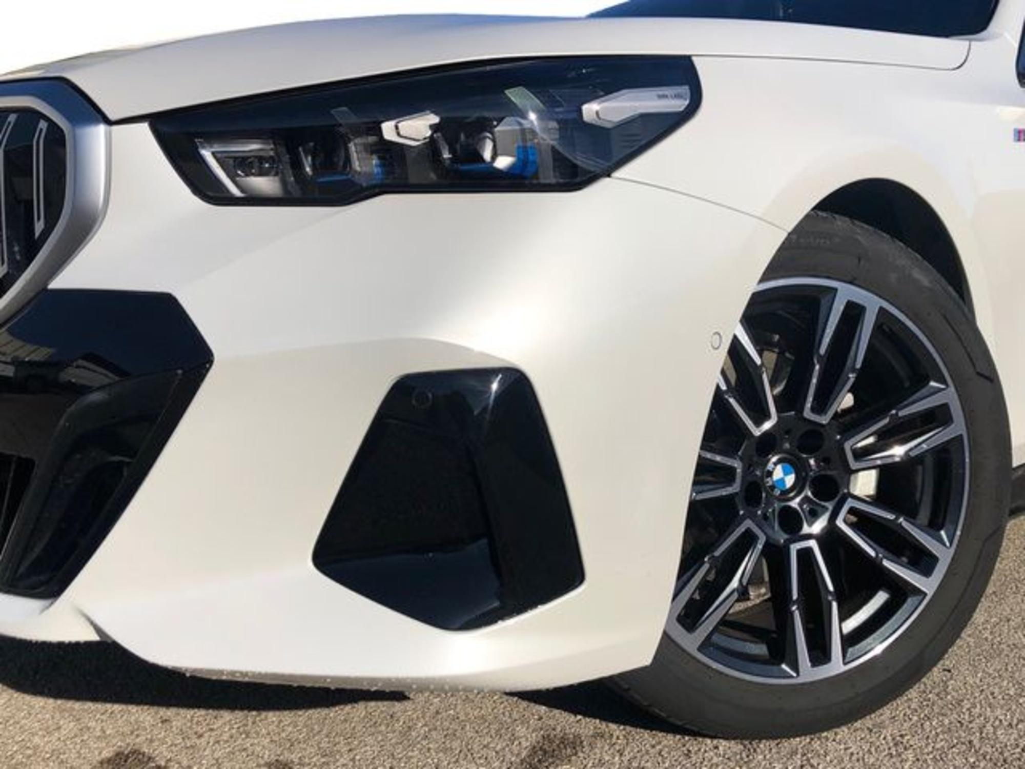 Renting BMW Serie 5 520d 145 kW (197 CV) 3