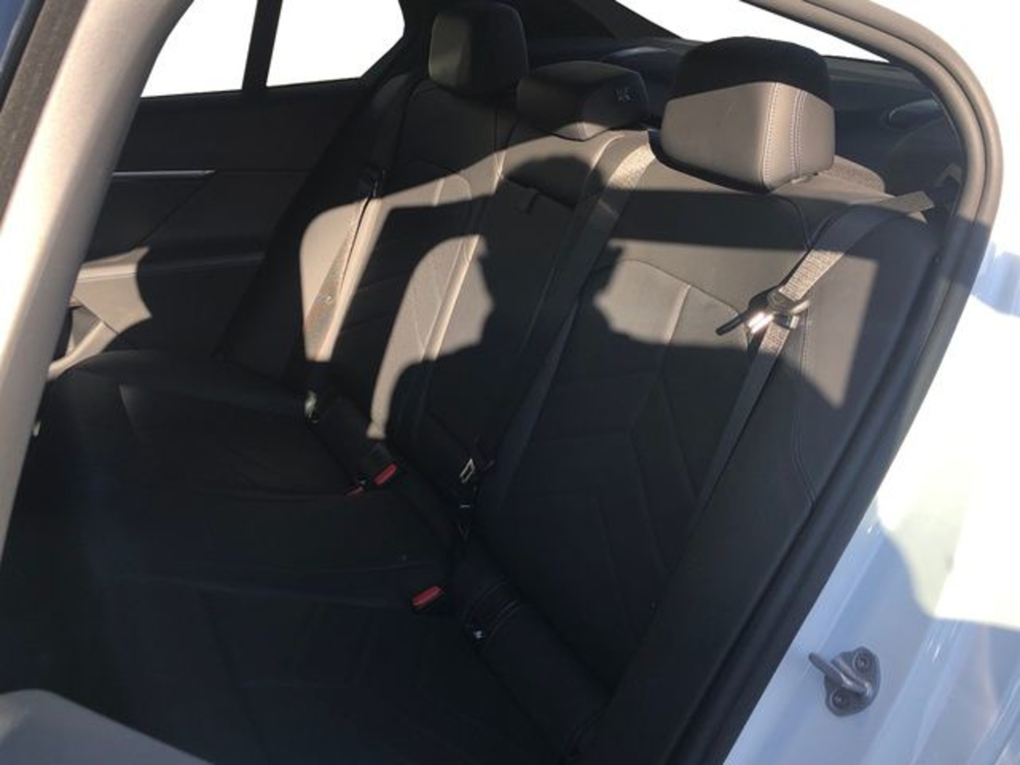 Renting BMW Serie 5 520d 145 kW (197 CV) 3