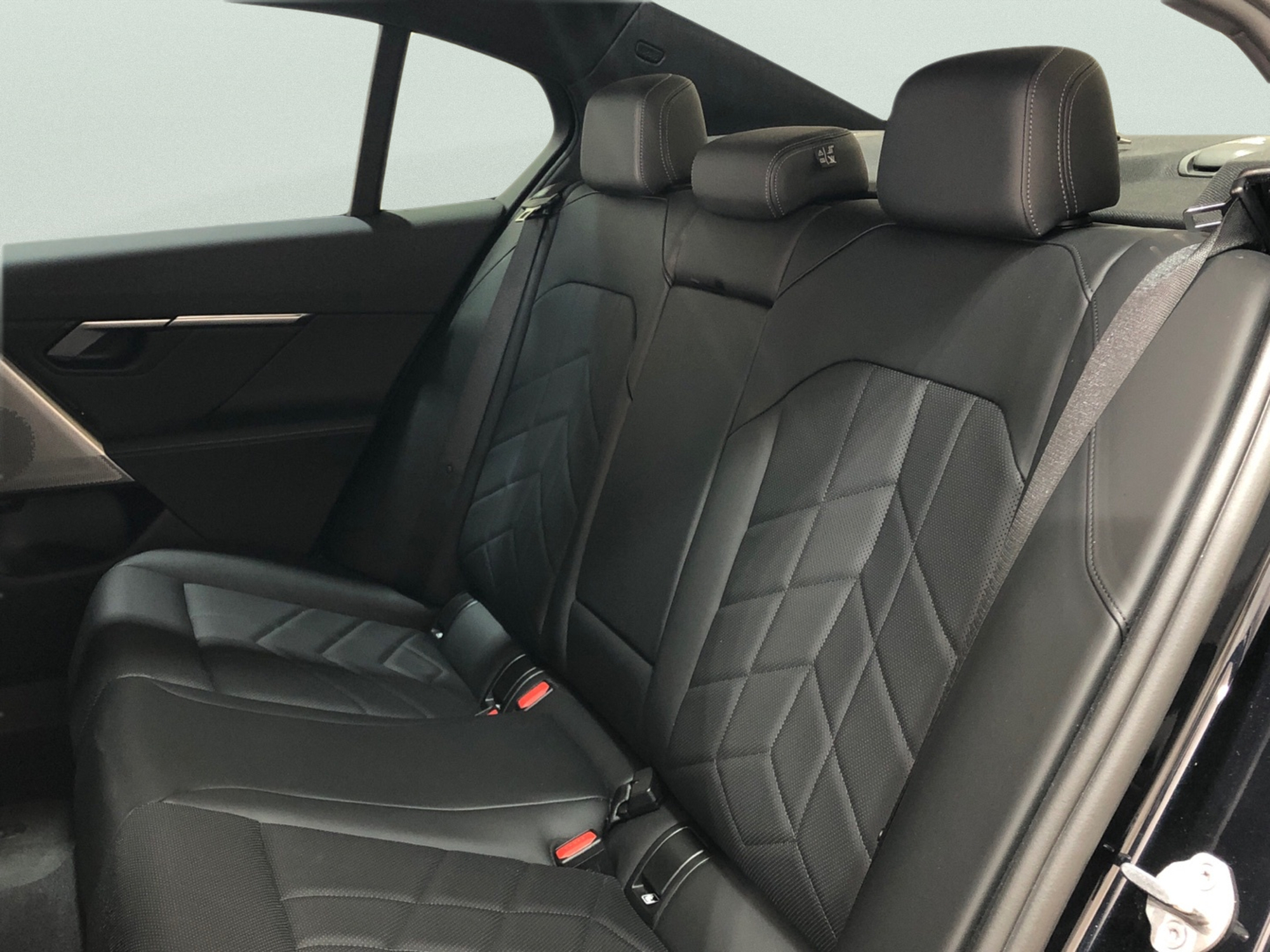 Renting BMW Serie 5 520d 145 kW (197 CV) 5