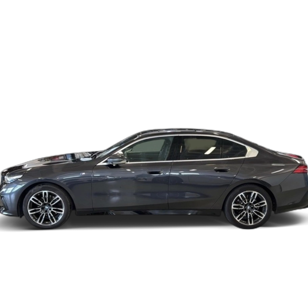 Renting BMW Serie 5 520d xDrive 145 kW (197 CV) 2