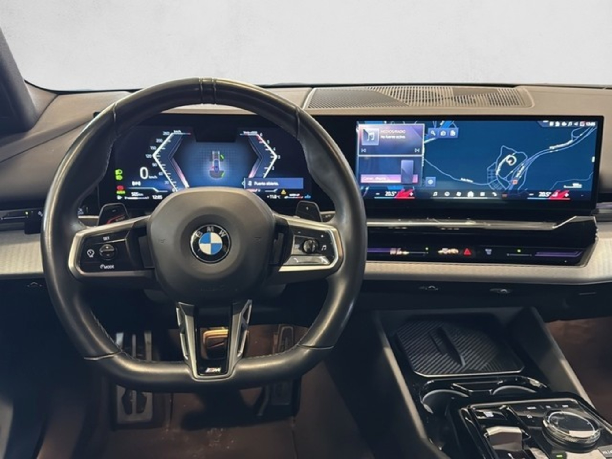 Renting BMW Serie 5 520d xDrive 145 kW (197 CV) 2
