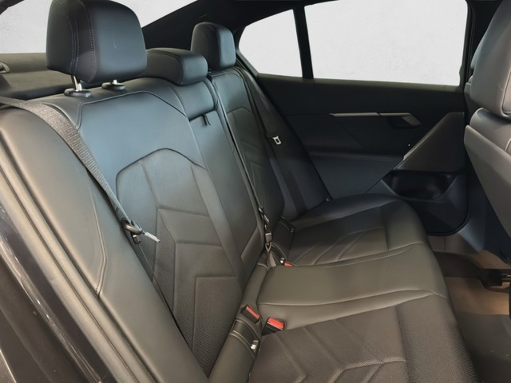 Renting BMW Serie 5 520d xDrive 145 kW (197 CV) 2