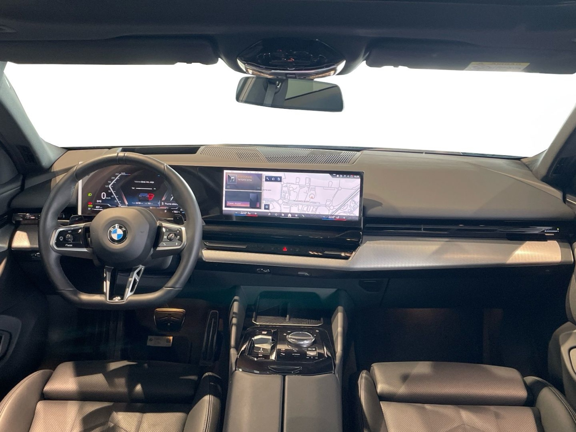 Renting BMW Serie 5 520d xDrive 145 kW (197 CV) 5