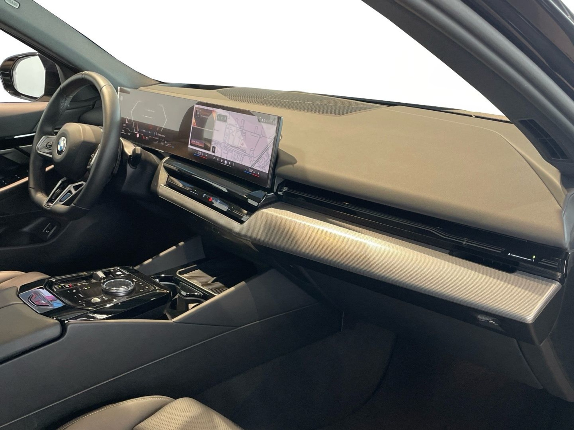 Renting BMW Serie 5 520d xDrive 145 kW (197 CV) 5